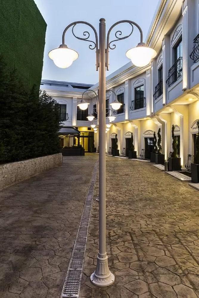 Ramada By Wyndham Sakarya Hotel Exteriör bild
