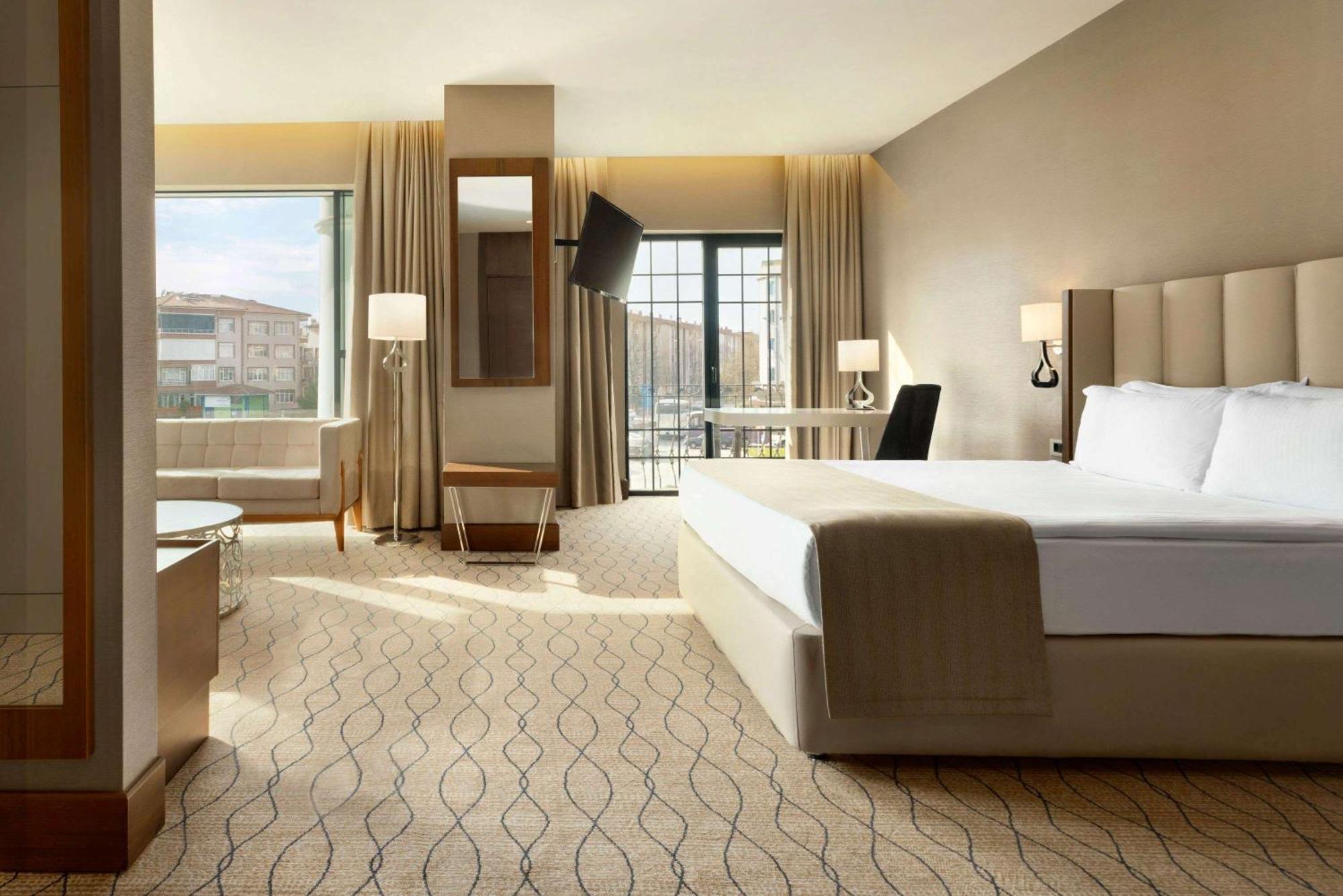Ramada By Wyndham Sakarya Hotel Exteriör bild