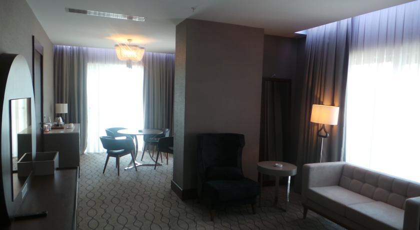Ramada By Wyndham Sakarya Hotel Exteriör bild