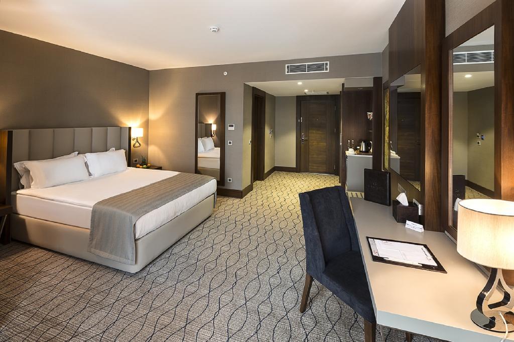 Ramada By Wyndham Sakarya Hotel Rum bild