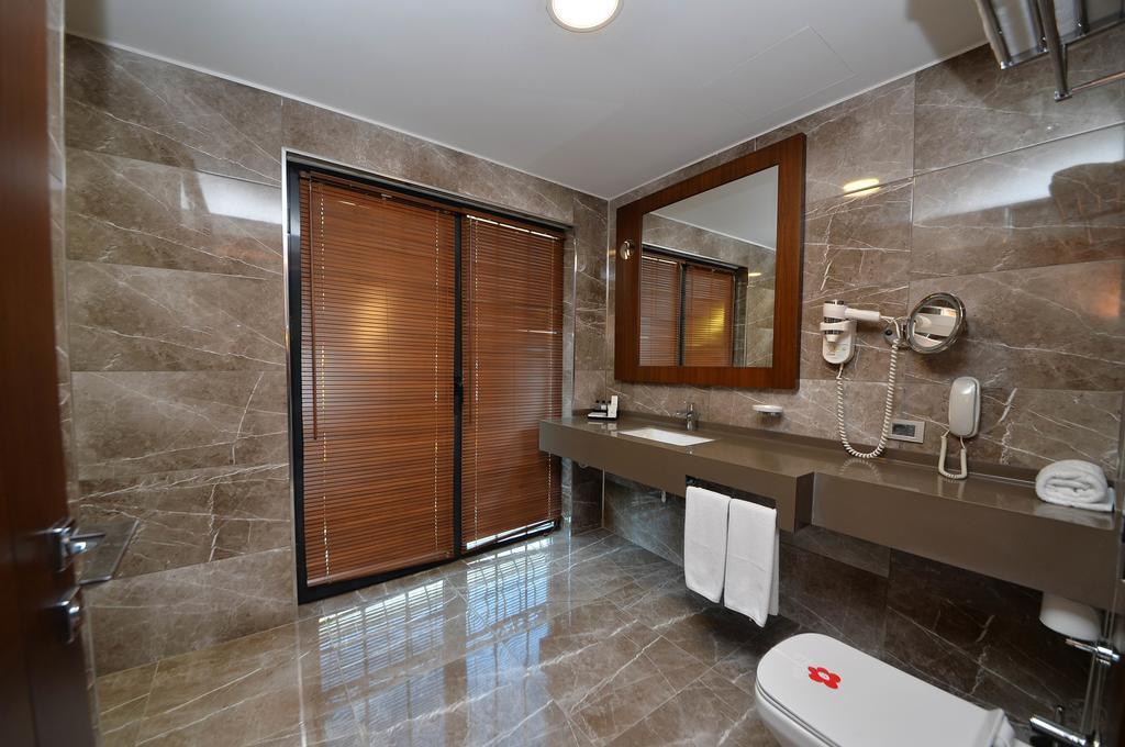 Ramada By Wyndham Sakarya Hotel Exteriör bild