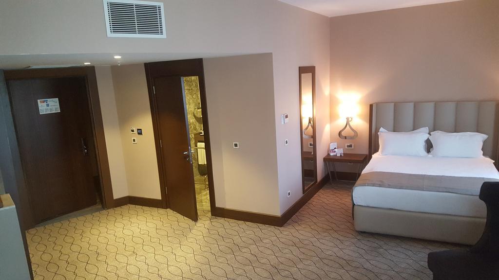 Ramada By Wyndham Sakarya Hotel Exteriör bild
